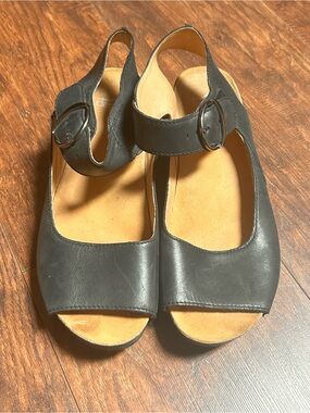 Black Dansko Tiana wedge heel sandal back buckle size 38 EUC